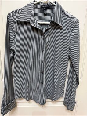 Club Monaco women’s Black & White Pinstripe Dress Shirt